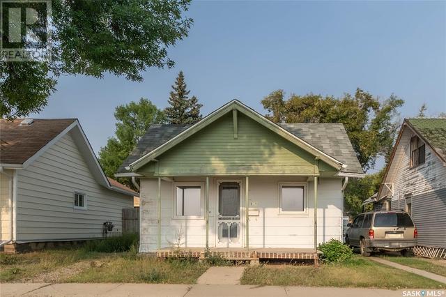 836 Outlook Avenue Sw, House detached with 0 bedrooms, 0 bathrooms and null parking in Moose Jaw SK | Image 2