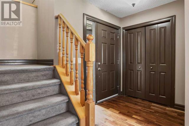 84 Everbrook Drive Sw, House detached with 3 bedrooms, 2 bathrooms and 4 parking in Calgary AB | Image 6