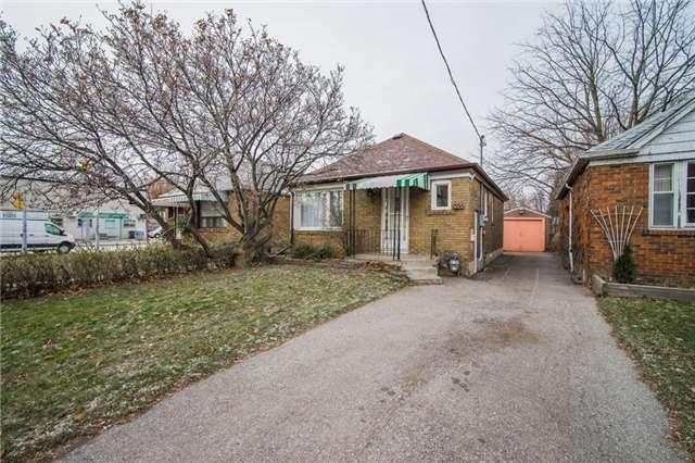 1356 Woodbine Ave, House detached with 2 bedrooms, 1 bathrooms and 1 parking in Toronto ON | Image 2
