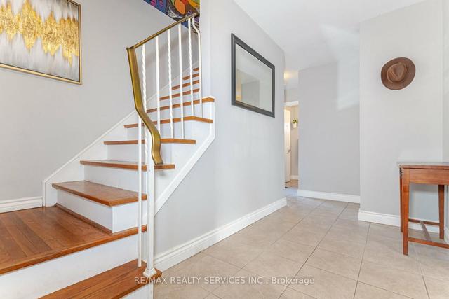 62 Ambleside Dr, House detached with 4 bedrooms, 3 bathrooms and 5 parking in Brampton ON | Image 8