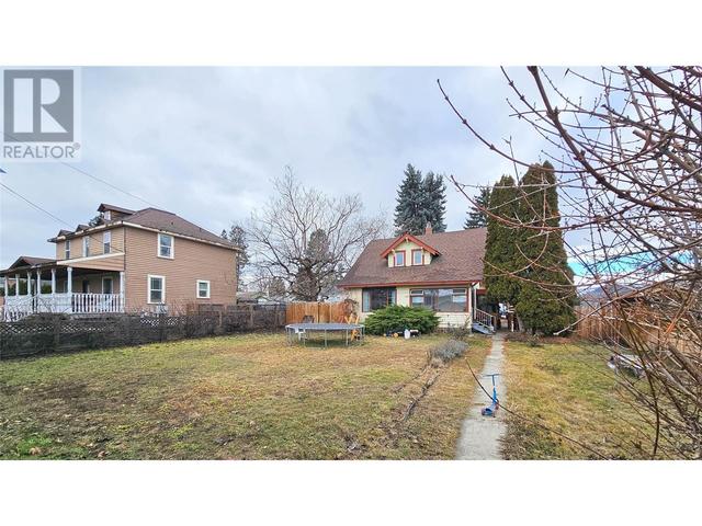 520 Rutland Road N, House detached with 4 bedrooms, 2 bathrooms and 7 parking in Kelowna BC | Image 1
