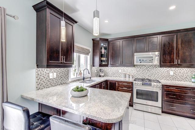 90 Maverick Cres, House detached with 4 bedrooms, 5 bathrooms and 6 parking in Vaughan ON | Image 3