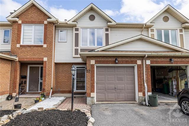 37 Longshire Circle, Townhouse with 3 bedrooms, 3 bathrooms and 4 parking in Ottawa ON | Image 1