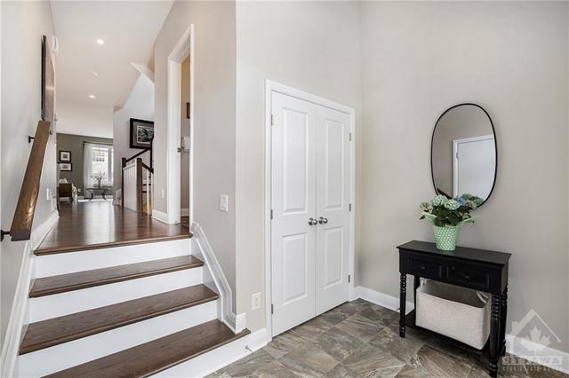 466 Kilspindie Ridge, Townhouse with 3 bedrooms, 3 bathrooms and 2 parking in Ottawa ON | Image 3