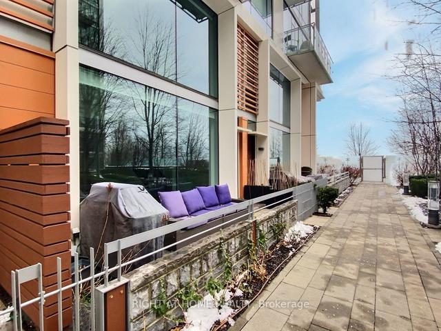 th122 - 39 Queens Quay E, Townhouse with 2 bedrooms, 3 bathrooms and 1 parking in Toronto ON | Image 12