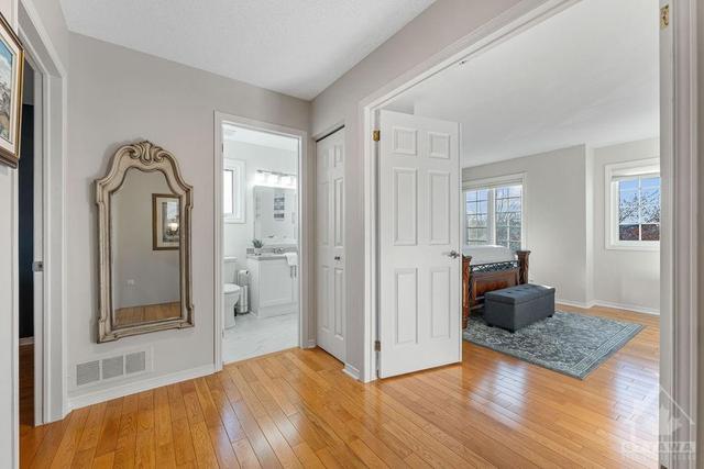 32 Ravenscroft Court, Townhouse with 3 bedrooms, 3 bathrooms and 3 parking in Ottawa ON | Image 16