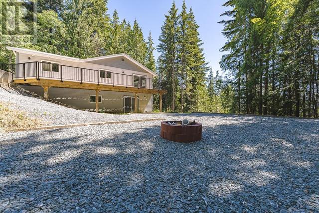 7430 Crowfoot Drive, House detached with 3 bedrooms, 1 bathrooms and null parking in Columbia Shuswap F BC | Image 2