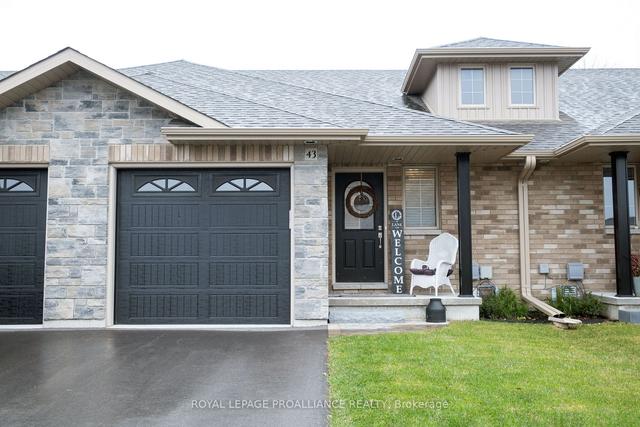 43 Hillside Meadow Dr, House attached with 1 bedrooms, 2 bathrooms and 2 parking in Quinte West ON | Image 1