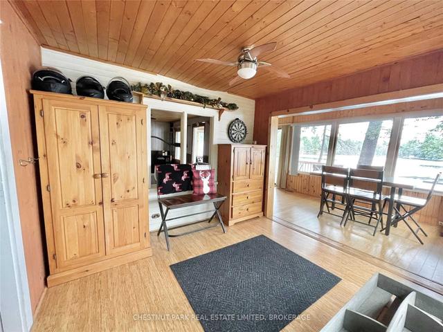 1065 Rainbow Lane, House detached with 2 bedrooms, 1 bathrooms and 4 parking in Bracebridge ON | Image 2