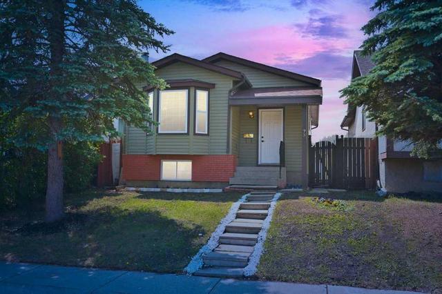 73 Taraglen Road Ne, House detached with 6 bedrooms, 2 bathrooms and 2 parking in Calgary AB | Image 1