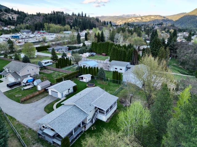 109 12th Avenue, House detached with 4 bedrooms, 2 bathrooms and null parking in Kootenay Boundary B BC | Image 47