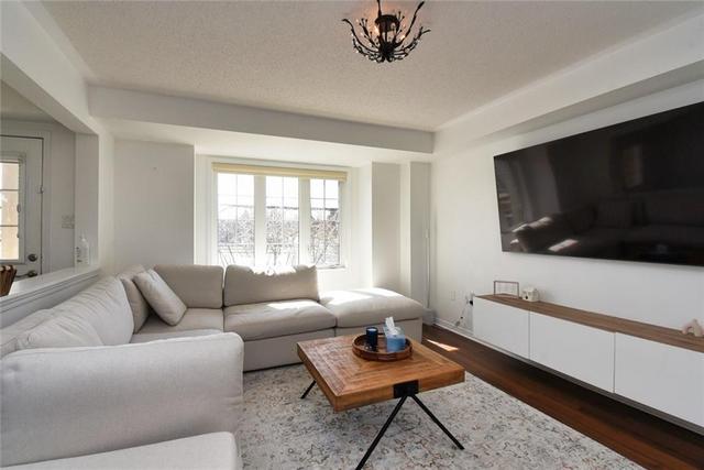 10 - 194 Kingston Road W, House attached with 3 bedrooms, 1 bathrooms and 1 parking in Ajax ON | Image 9