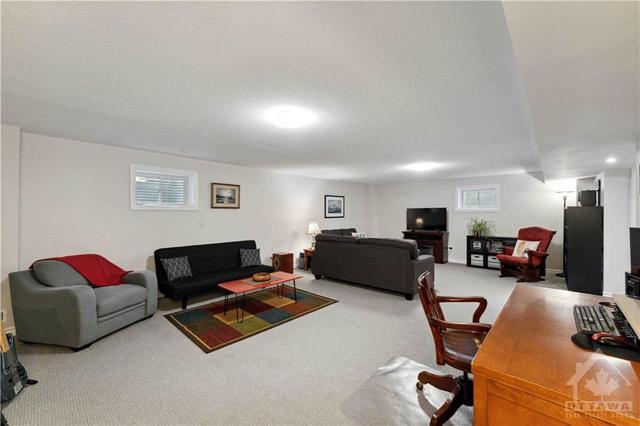 60 Pelham Crescent, House detached with 4 bedrooms, 3 bathrooms and 6 parking in Ottawa ON | Image 27