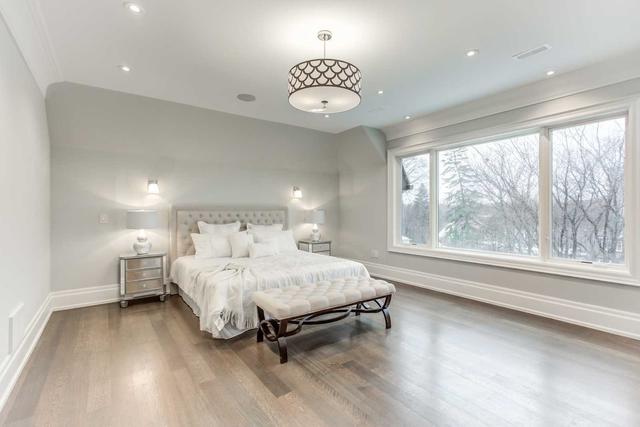 70 Weybourne Cres, House detached with 4 bedrooms, 6 bathrooms and 6 parking in Toronto ON | Image 6