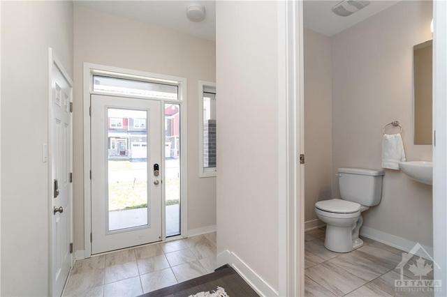 2504 Watercolours Way, Townhouse with 3 bedrooms, 3 bathrooms and 2 parking in Ottawa ON | Image 3