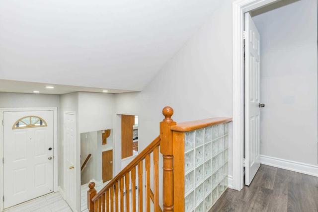 24 Burlington St, House detached with 3 bedrooms, 2 bathrooms and 4 parking in Mississauga ON | Image 5