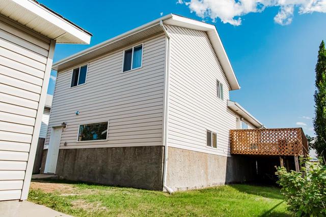9744 124 Avenue, House detached with 4 bedrooms, 2 bathrooms and 3 parking in Grande Prairie AB | Image 32