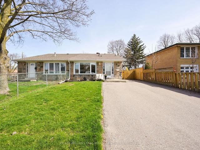 27 Flowertown Ave, House semidetached with 4 bedrooms, 2 bathrooms and 5 parking in Brampton ON | Image 12
