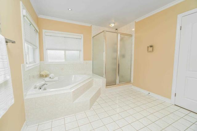 24 Leopard Gate, House detached with 3 bedrooms, 3 bathrooms and 6 parking in Brampton ON | Image 22
