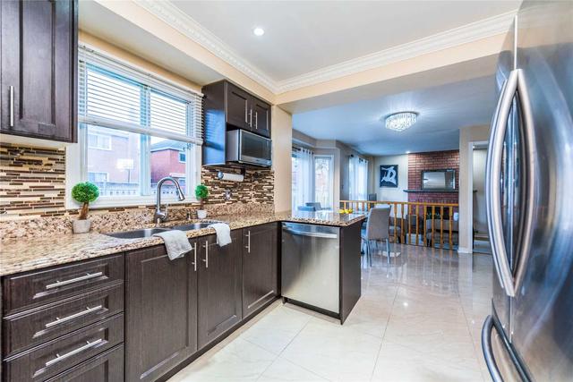 12 Herrick Pl, House detached with 4 bedrooms, 4 bathrooms and 6 parking in Markham ON | Image 2