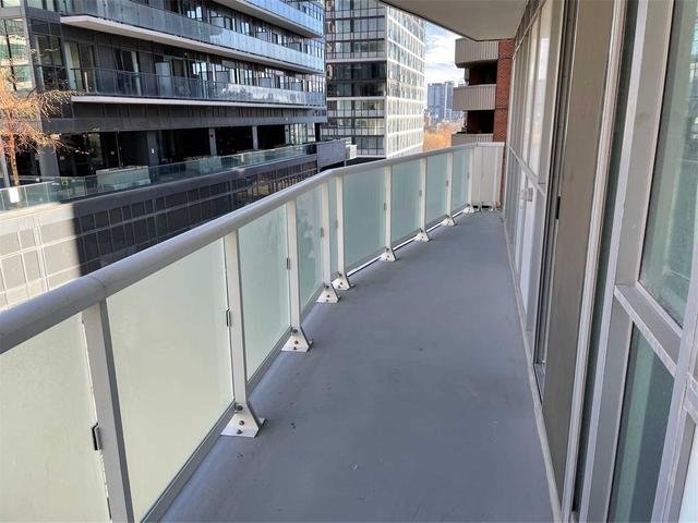809 - 77 Mutual St, Condo with 2 bedrooms, 1 bathrooms and 0 parking in Toronto ON | Image 4
