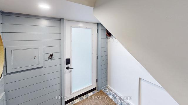 35 Lippincott St W, House detached with 3 bedrooms, 1 bathrooms and 5 parking in Toronto ON | Image 30