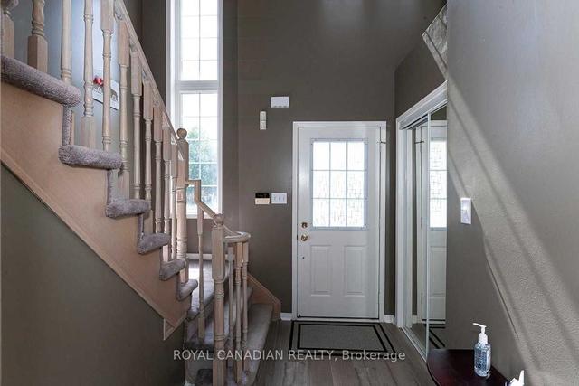 36 Bramcedar Cres, House semidetached with 3 bedrooms, 2 bathrooms and 3 parking in Brampton ON | Image 2
