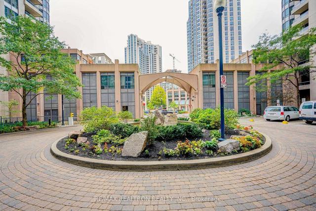 1002 - 5 Northtown Way, Condo with 2 bedrooms, 2 bathrooms and 1 parking in Toronto ON | Image 33