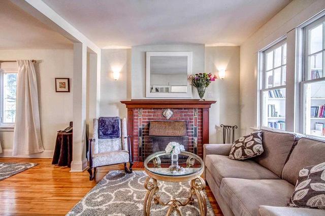 169 Raleigh Ave, House detached with 3 bedrooms, 1 bathrooms and 1 parking in Toronto ON | Image 2