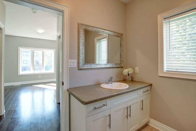 16 Greenwood Ave, House semidetached with 3 bedrooms, 3 bathrooms and 5 parking in St. Catharines ON | Image 3