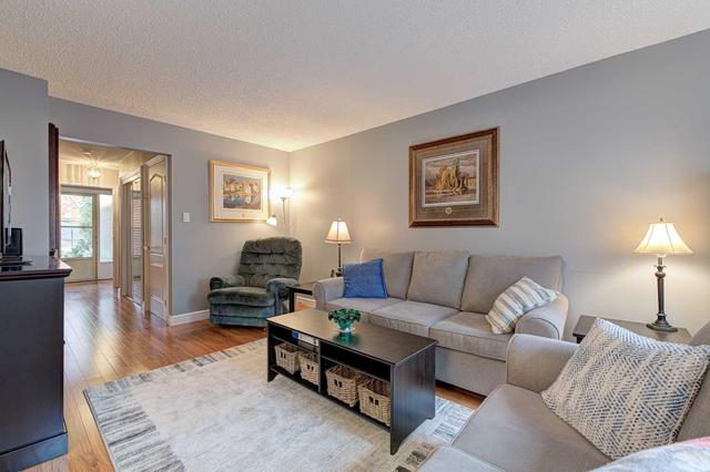 198 Baronwood Crt, Townhouse with 3 bedrooms, 2 bathrooms and 2 parking in Brampton ON | Image 4