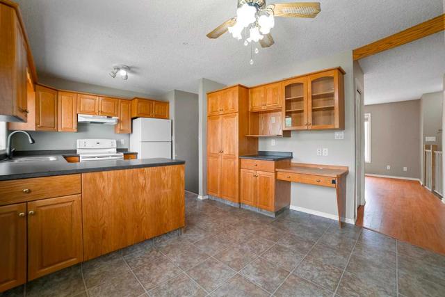 6704 Marler Drive, House detached with 4 bedrooms, 2 bathrooms and 2 parking in Camrose AB | Image 5