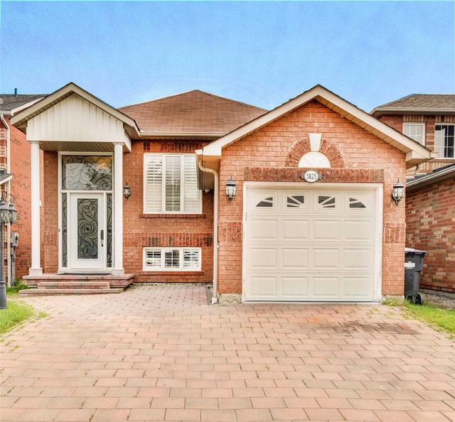 5825 Sidmouth St, House detached with 2 bedrooms, 2 bathrooms and 3 parking in Mississauga ON | Image 1
