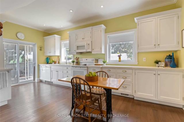 819 Spring Gardens Rd, House detached with 2 bedrooms, 1 bathrooms and 3 parking in Burlington ON | Image 29