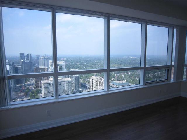 4020 - 5 Sheppard Ave E, Condo with 2 bedrooms, 2 bathrooms and 1 parking in Toronto ON | Image 4
