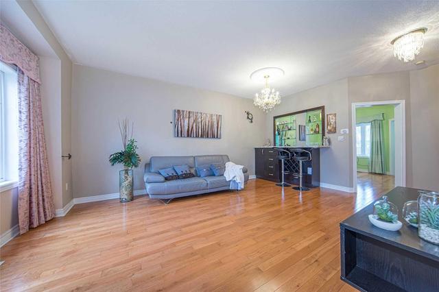 30 John Gary Dr, House attached with 3 bedrooms, 3 bathrooms and 1 parking in Markham ON | Image 3