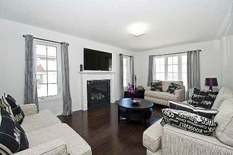 80 Burnstown Circ, House attached with 4 bedrooms, 3 bathrooms and 3 parking in Brampton ON | Image 3
