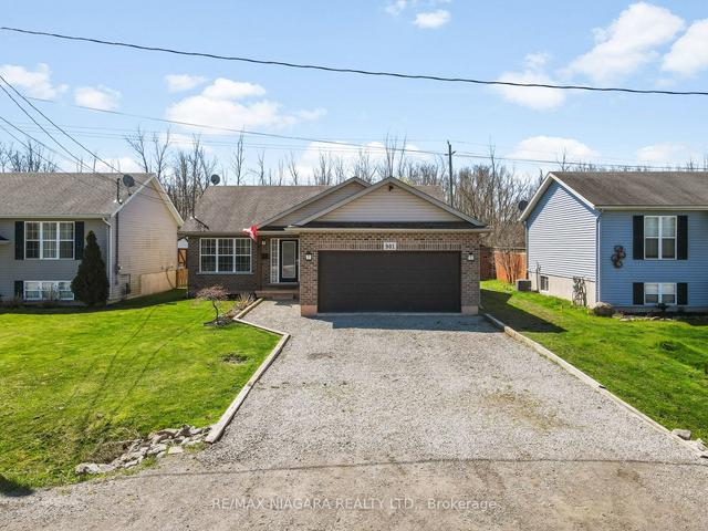 901 Dominion Rd, House detached with 2 bedrooms, 3 bathrooms and 4 parking in Fort Erie ON | Image 22