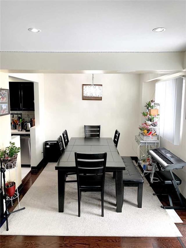 67 - 121 L'amoreaux Dr, Townhouse with 3 bedrooms, 2 bathrooms and 3 parking in Toronto ON | Image 3