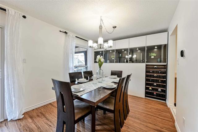 23 Sheringham St, House detached with 3 bedrooms, 3 bathrooms and 5 parking in Brampton ON | Image 2