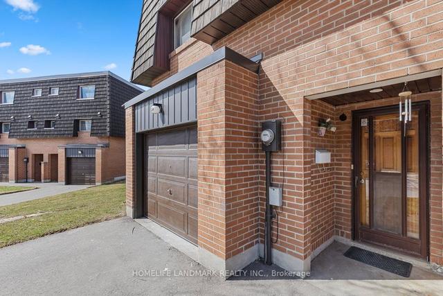 20 Darras Crt E, Townhouse with 3 bedrooms, 2 bathrooms and 2 parking in Brampton ON | Image 19