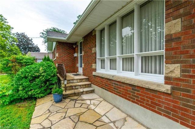 182 Woodside Dr, House detached with 3 bedrooms, 2 bathrooms and 6 parking in St. Catharines ON | Image 23