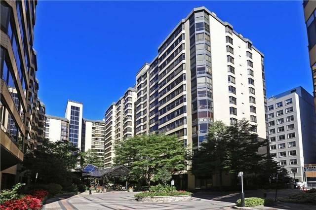 906A - 280 Simcoe St, Condo with 2 bedrooms, 2 bathrooms and 1 parking in Toronto ON | Image 2