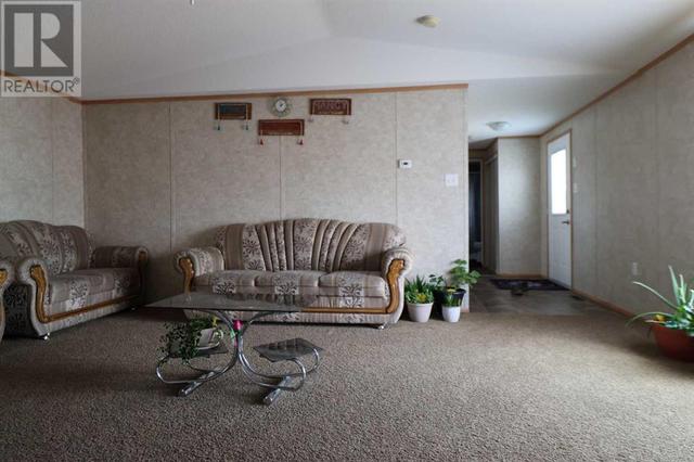 720 2 Street N, House other with 3 bedrooms, 2 bathrooms and 4 parking in Taber MD AB | Image 11