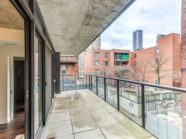 304 - 15 Beverley St, Condo with 2 bedrooms, 2 bathrooms and 1 parking in Toronto ON | Image 9
