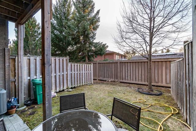 20 Cedar Lake Cres, Townhouse with 3 bedrooms, 3 bathrooms and 2 parking in Brampton ON | Image 26