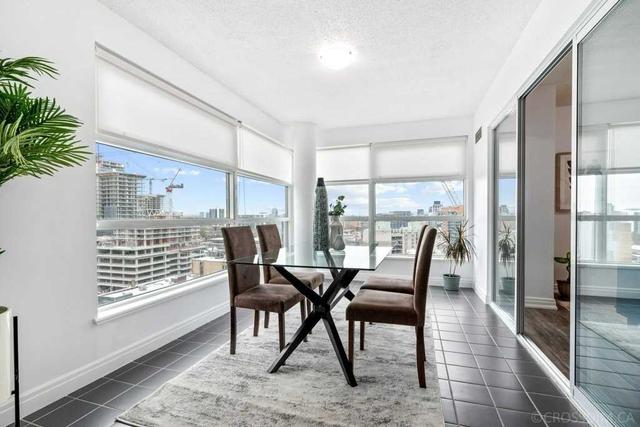 1801 - 50 Lombard St, Condo with 2 bedrooms, 1 bathrooms and 1 parking in Toronto ON | Image 2