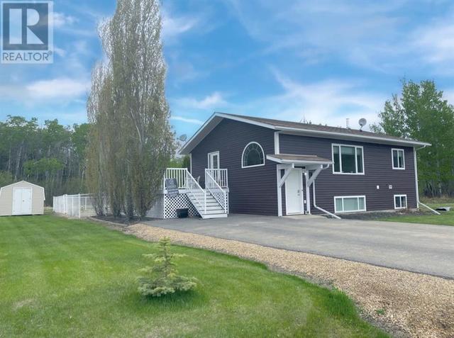 4922 52 Street, House detached with 4 bedrooms, 2 bathrooms and 4 parking in Birch Hills County AB | Card Image