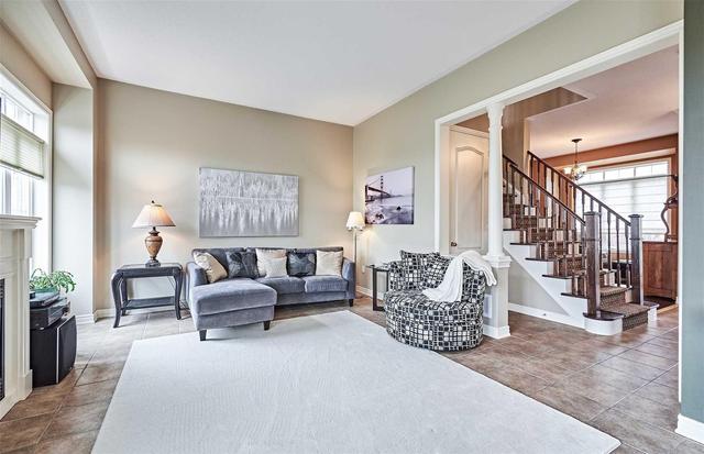 49 Muscat Cres, House detached with 4 bedrooms, 4 bathrooms and 2 parking in Ajax ON | Image 4