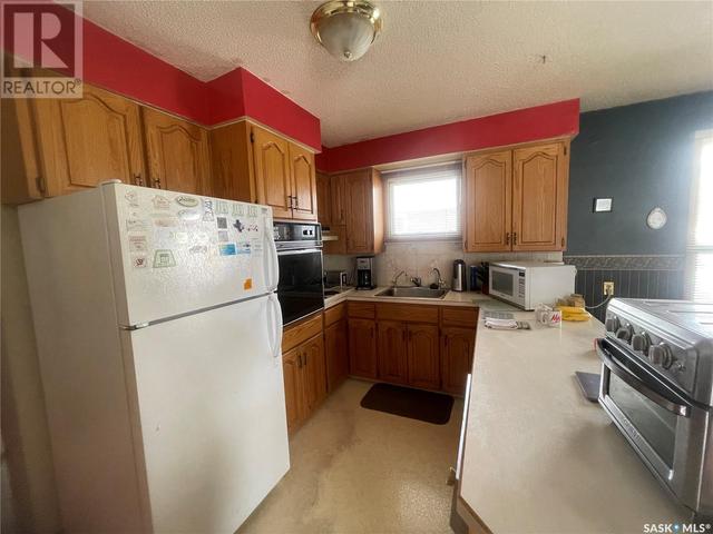1623 Macpherson Avenue, House detached with 5 bedrooms, 2 bathrooms and null parking in Regina SK | Image 10